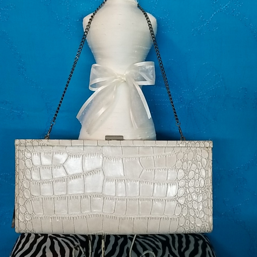 AXEL PURSE - Picture 3 of 12